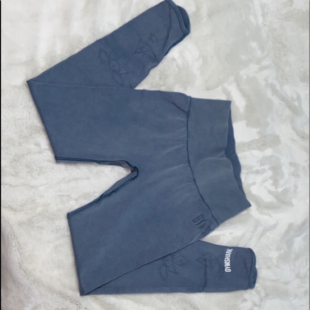 Gym shark leggings!!